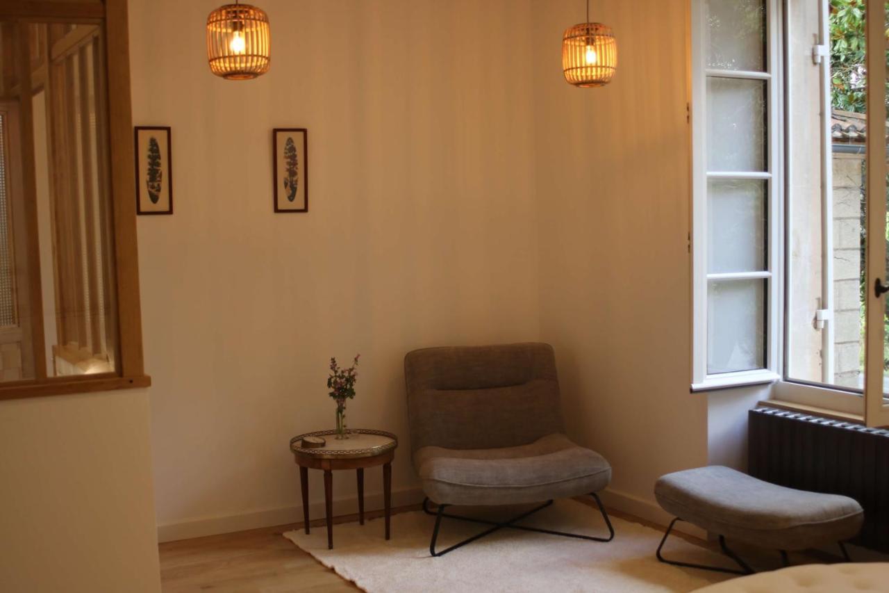 Malis Castera Le Petit Chateau Bed & Breakfast